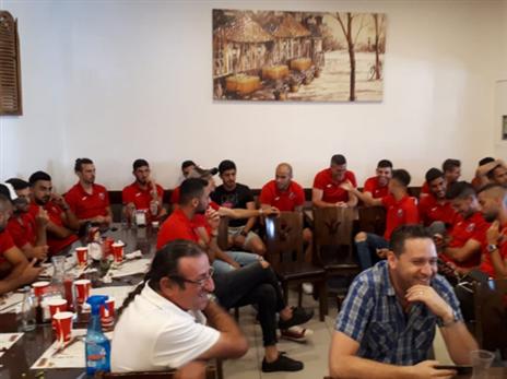 שחקני הפועל חיפה בארוחה המשותפת