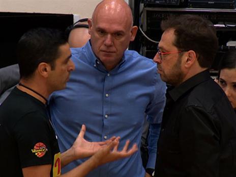 המשחק נעצר ל-45 דקות בגלל בעיות החלקה