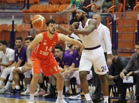 הנרי, עוד משחק יעיל (מנהלת הליגה)