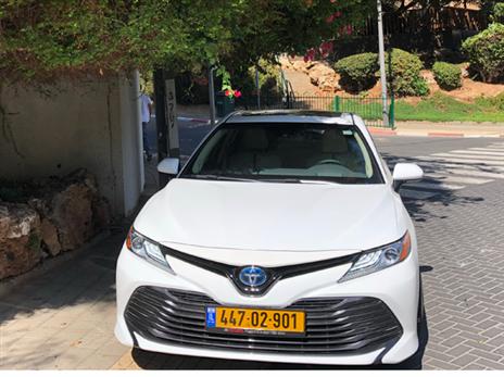 פרצוף גדול שמודגש היטב עם גריל כפול. גרסת ה"ספורט" לא נמכרת בארץ, לה עיצוב קצת יותר אגרסיבי בחזית