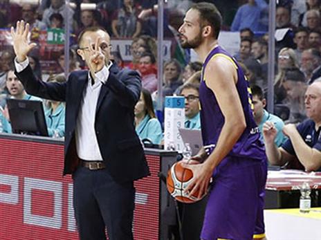 פעיל על הקווים. שמיר