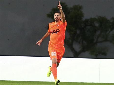 קונסטנטין חוגג אחרי השער שכבר (אלן שיבר)