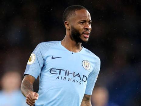 סטרלינג סובל מהתנהגות גזענית במגרשים  (Adam Davy - PA Images, Getty)