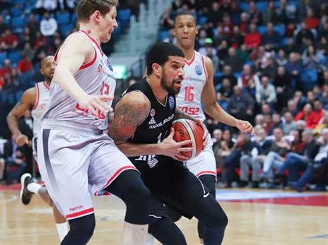 פלדין, דווקא הקלע המצטיין של הקבוצה במפעל סיפק משחק חלש (דני מרון)