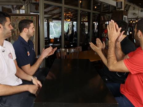 ארבעה בעקבות הגביע