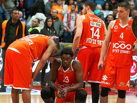 שחקני ראשל"צ אחרי גמר הגביע, יתאוששו מול הפועל (אלן שיבר)