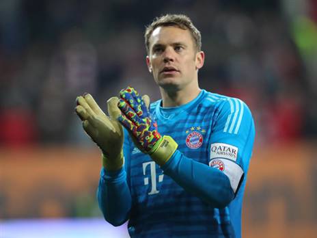 נוייר. ינסה לעצור את התקפת ליברפול (Alexander Hassenstein/Bongarts/Getty Images)