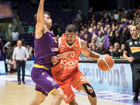 חזר בסערה. לונג (מנהלת הליגה)