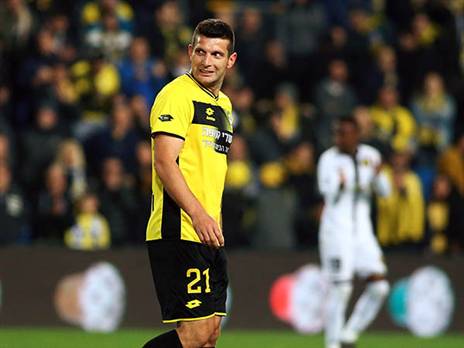 יצחק גם כל הדרך אל הבנק. בצ'יראי (אלן שיבר)