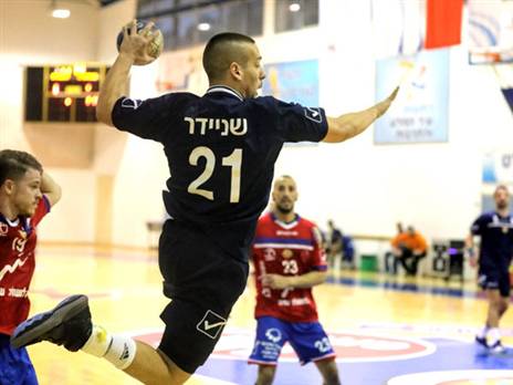 לא נכנע ללחץ. שניידר (איגוד הכדוריד)