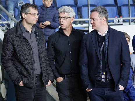 גולדהאר עם אנגלידיס ומנספורד. "נהייתי קרוב לאנשים שמנהלים את זה"(דני מרון)