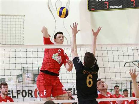 סלבה בצ'קלה מנחית מול גולדרין (לילך וייס, באדיבות איגוד הכדורעף)