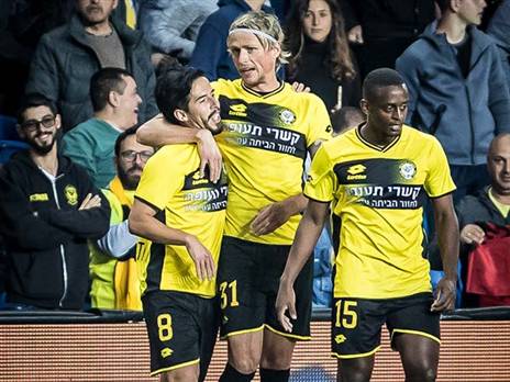 ירצו להמשיך גם מול ב"ש. שחקני נתניה (צילום: עודד קרני)