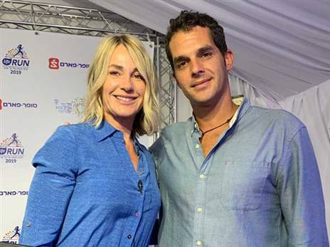 המנכ"ל רואי הסינג ונדיה קומנצ'י (באדיבות המכביה)