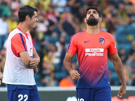 היריבה המעוטרת עמדה מהצד השני (צילום: אלן שיבר)