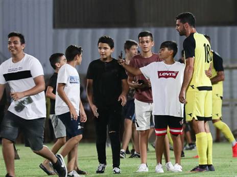 מצאו זמן להצטלם עם השחקנים (דני מרון)