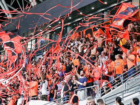 האוהדים של בני יהודה יצאו מאוכזבים בסיום (דני מרון)