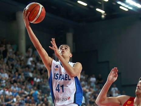 שלשות קלאץ' גדולות ברגעים המכריעים. מדר (צילום: אלן שיבר)