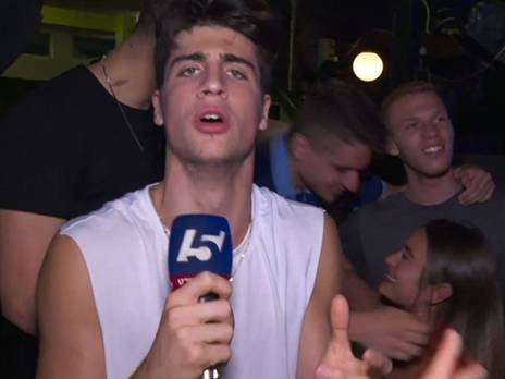 אבדיה השתלט על המיקרופון