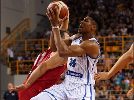 יאניס. הוליך את יוון לניצחון (TWITTER)