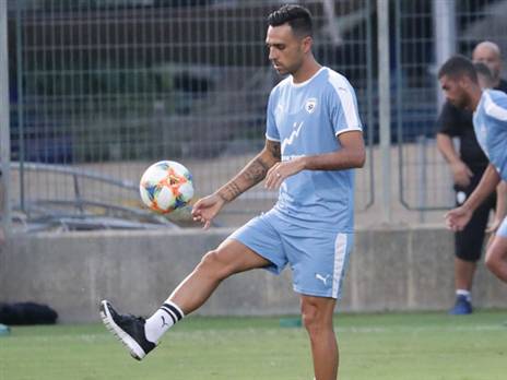 זהבי. התאמן בצד (דני מרון)