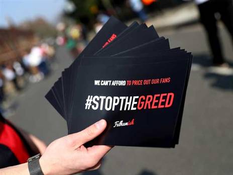 אוהדי יונייטד במחאה. כסף לפני תוצאות (Getty)