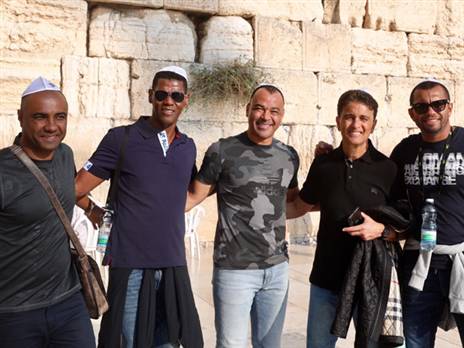 הברזילאים מבקרים בכותל (רונן טופלברג)