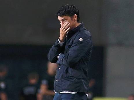 ממשיך לעבוד עם השחקנים. איביץ' (אלן שיבר)