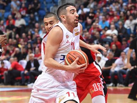 גם בר טימור רשם הופעה יציבה (צילום: ברני ארדוב)