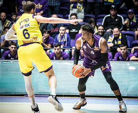 נהריה ואדריאן על הגל (עודד קרני)