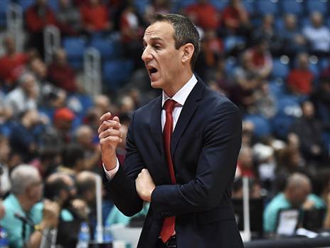 נשאר עם רגליים על הקרקע. קטש (דב הליקמן)