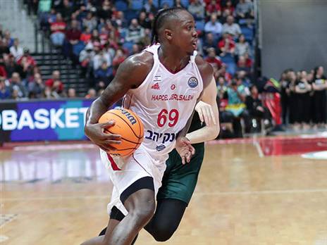 בראון, משחק לא רע גם שלו (דני מרון)