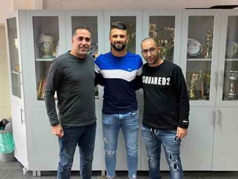 חליחל במעמד החתימה