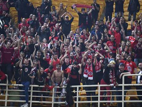 האוהדים האדומים מפגן תמיכה נהדר (FIBA)