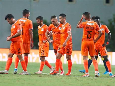 שחקני נס ציונה. רוצים משקאות בתוקף (אלן שיבר)