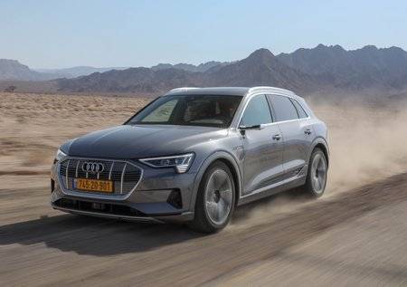 אאודי אי-טרון החשמלי (צילום: רונן טופלברג)