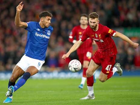 קרב עירוני באנפילד הוכרע לצד האדום (getty)