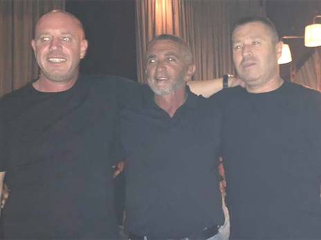 הקבוצה תחליף ידיים? הברפלד, ביליה ונקש