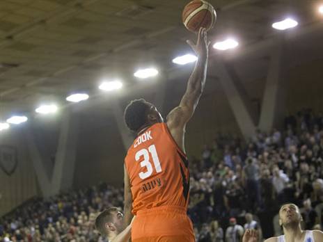 קוק, יכולת די חלשה של שחקן המפתח (FIBA)