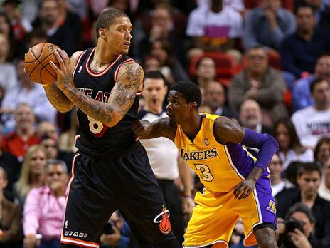 האריס במדי הלייקרס. לצהוב הוא רגיל (GETTYIMAGES)