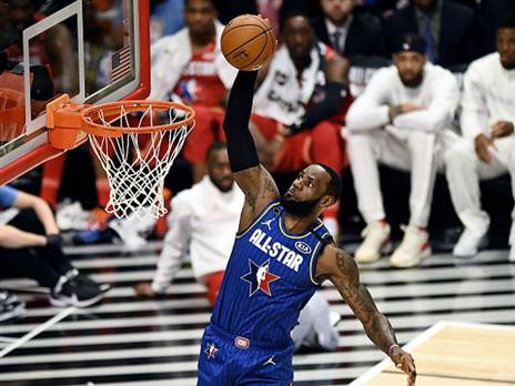 התמוגג מהפורמט ועלה ל-0:2 מול היווני. לברון ג'יימס(GETTY)