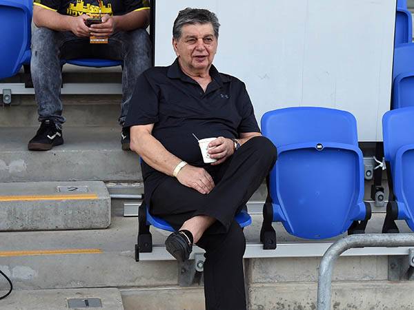 שום. מעוניין בכדורגל התקפי (ברני ארדוב)