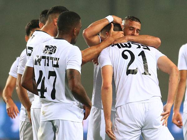 שחקני פ"ת חוגגים (אלן שיבר)