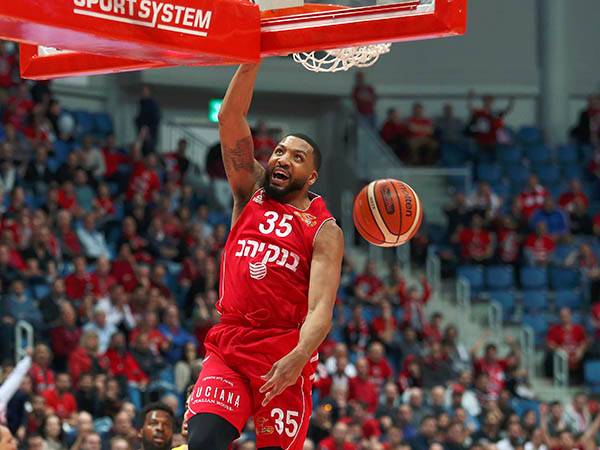 "אני עובד בשביל כולם". תומאס (צילום: אלן שיבר)