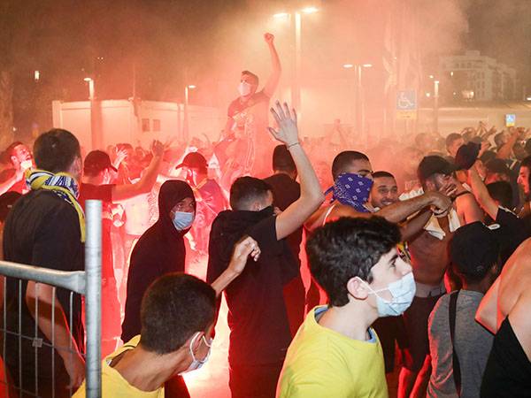 החגיגות של אוהדי מכבי ת"א מחוץ לבלומפילד (דני מרון)