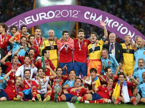 נבחרת ספרד חוגגת זכייה ביורו. אימצה את השיטה של ברצלונה (Getty)