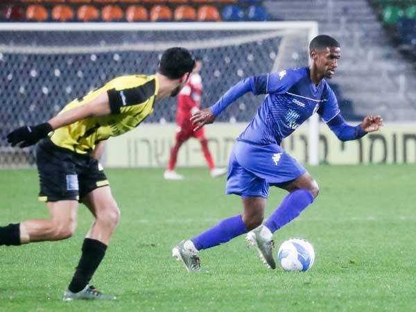 יצא להשאלה. לקאו. (דני מרון)