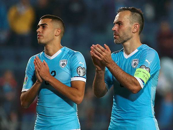 על פי הסקר, רבים תומכים בדעה כי שירת ההמנון היא תנאי הכרחי לקבלת סרט הקפטן (אלן שיבר)