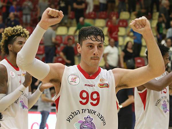 זיו, בורג מרכזי בהעפלה לפיינל פור (מנהלת הליגה)