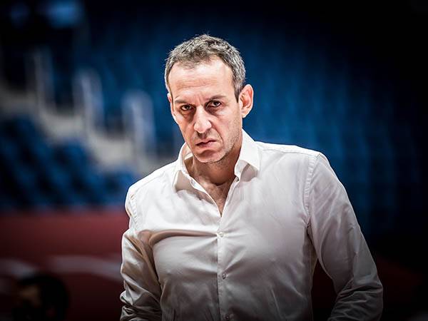 קטש. נשאר אדום (עודד קרני)